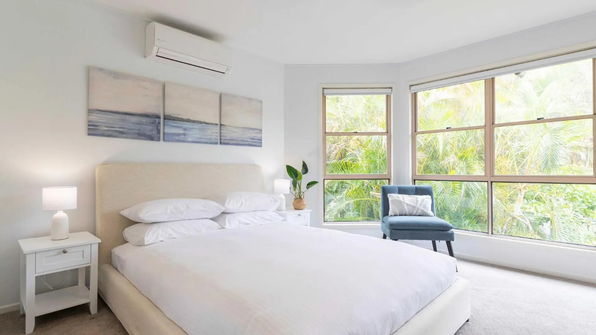 Spacious 4-Bed House Metres From Beach Caloundra Holiday home