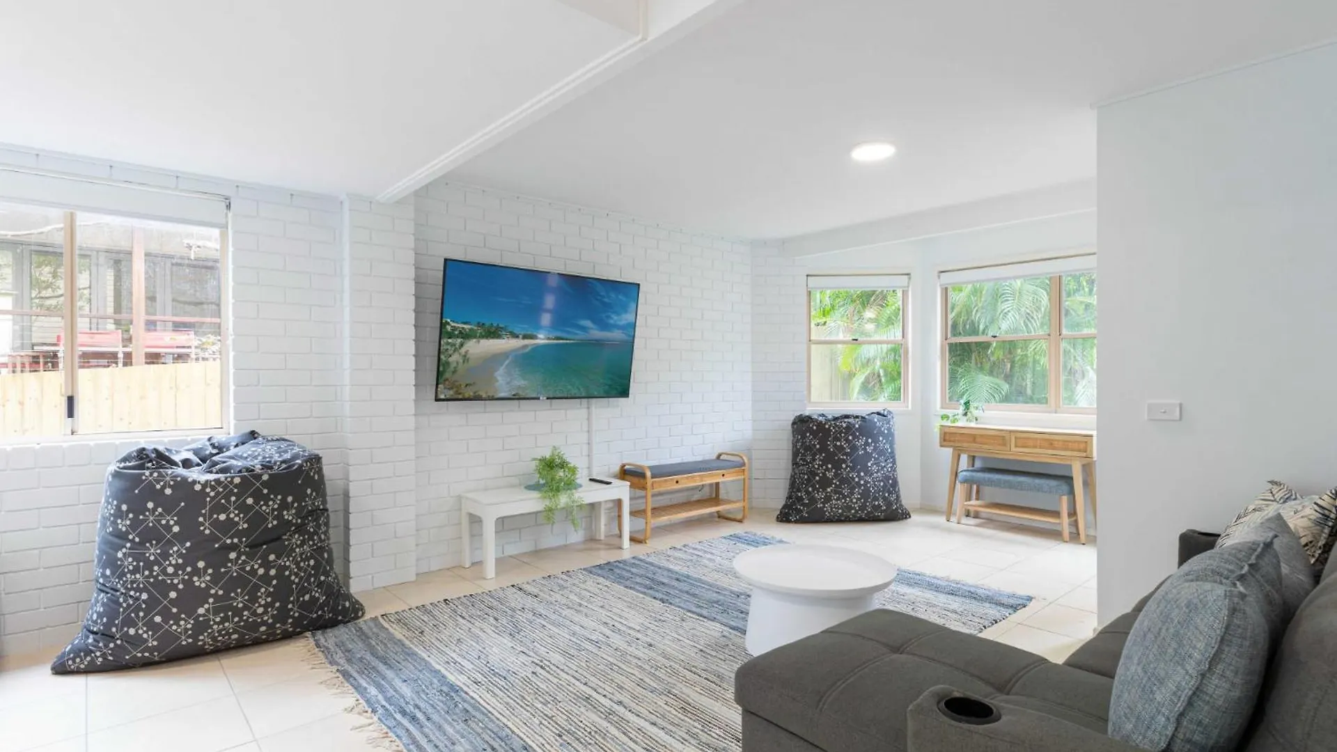 Spacious 4-Bed House Metres From Beach Caloundra 0*,  Australia