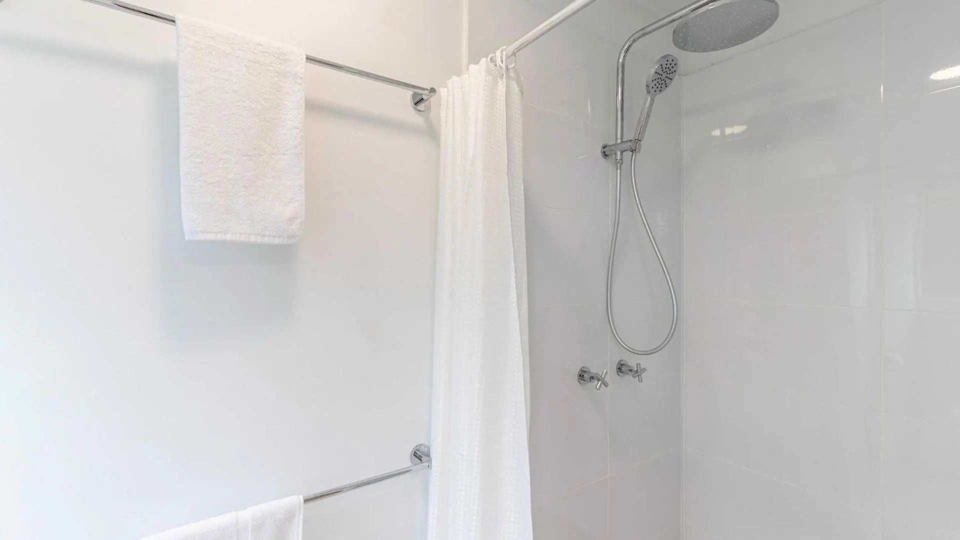 Spacious 4-Bed House Metres From Beach Caloundra Australia