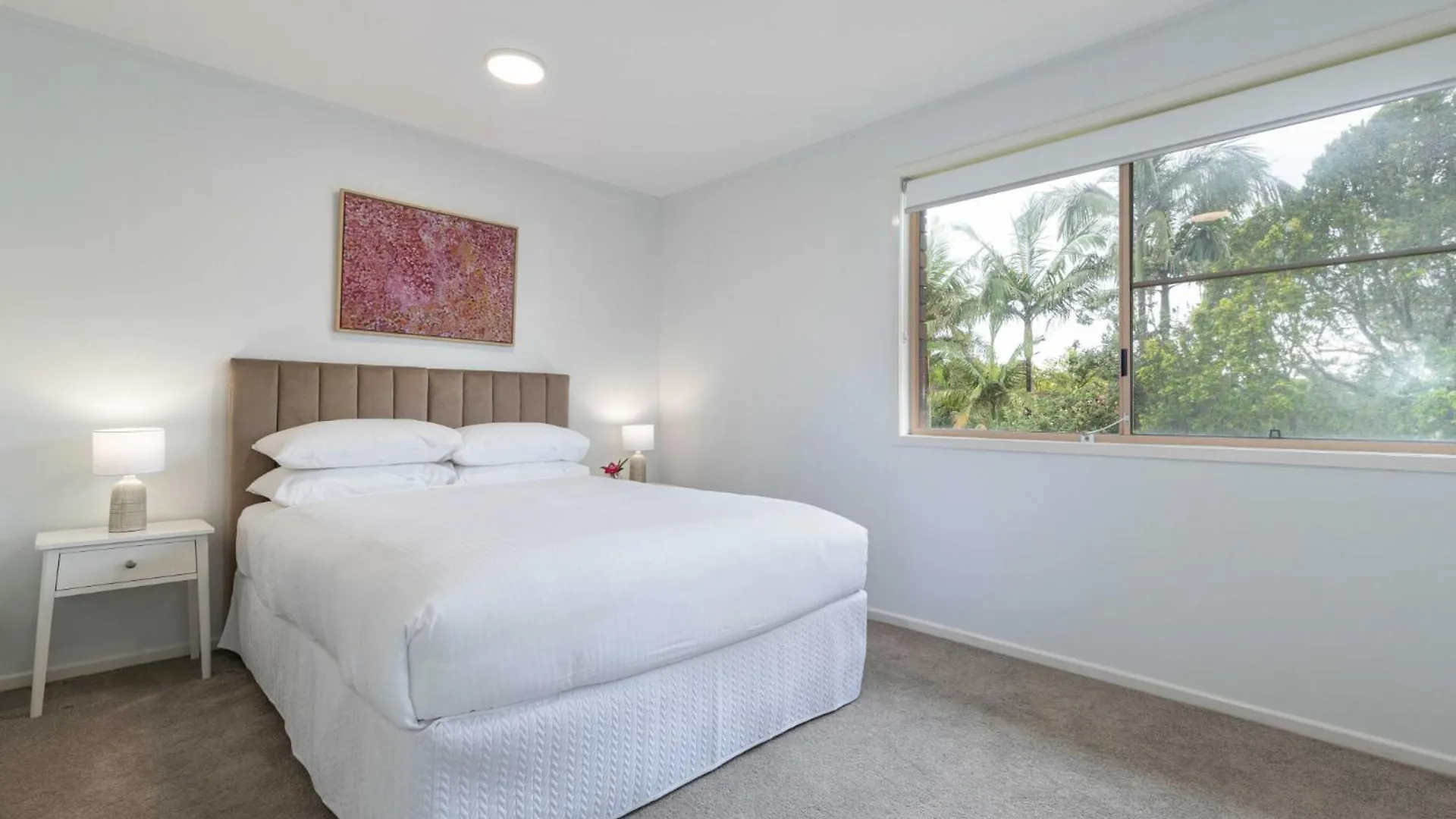 Spacious 4-Bed House Metres From Beach Caloundra Holiday home