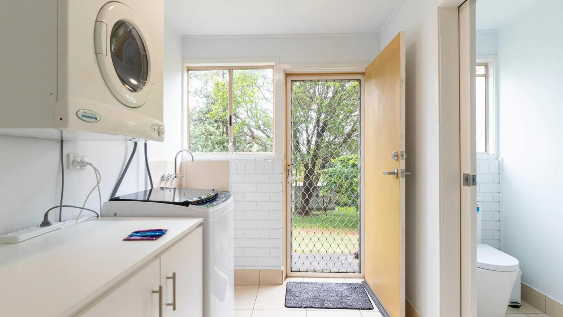 Spacious 4-Bed House Metres From Beach Caloundra 0*,  Australia