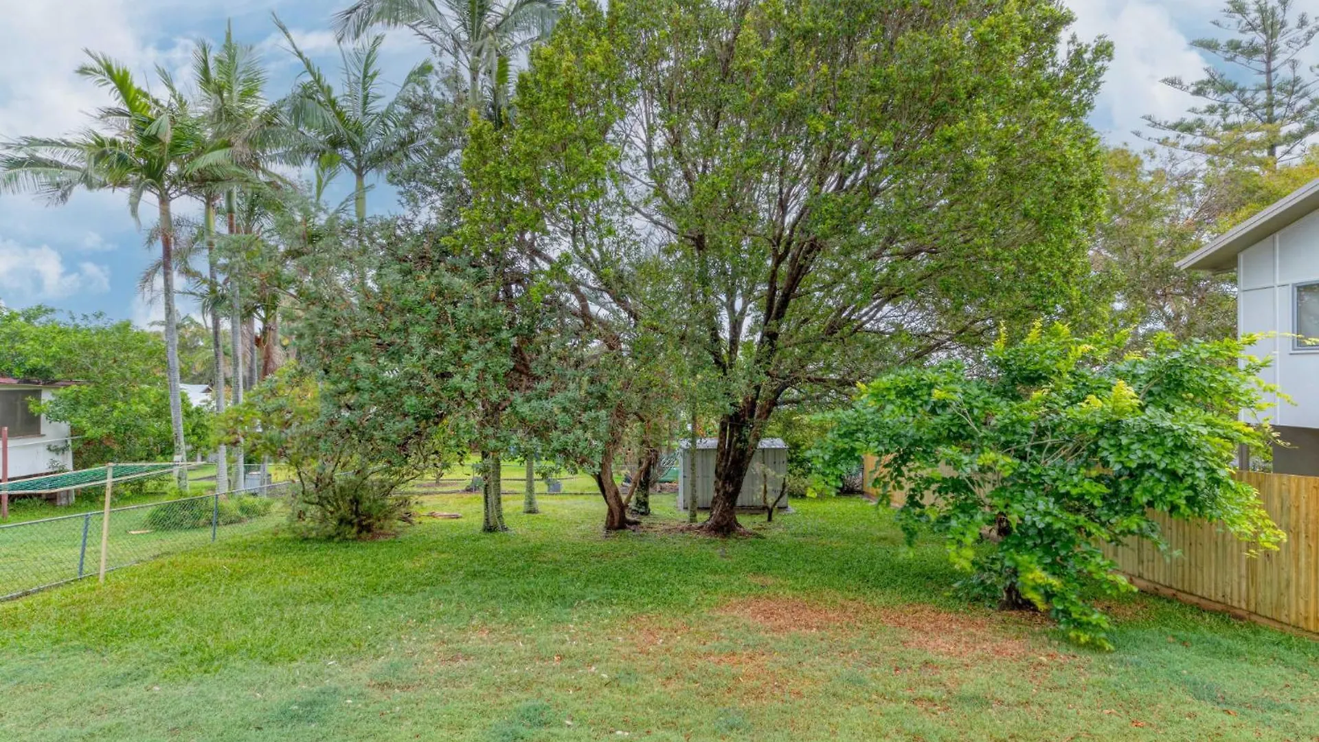 Spacious 4-Bed House Metres From Beach Caloundra