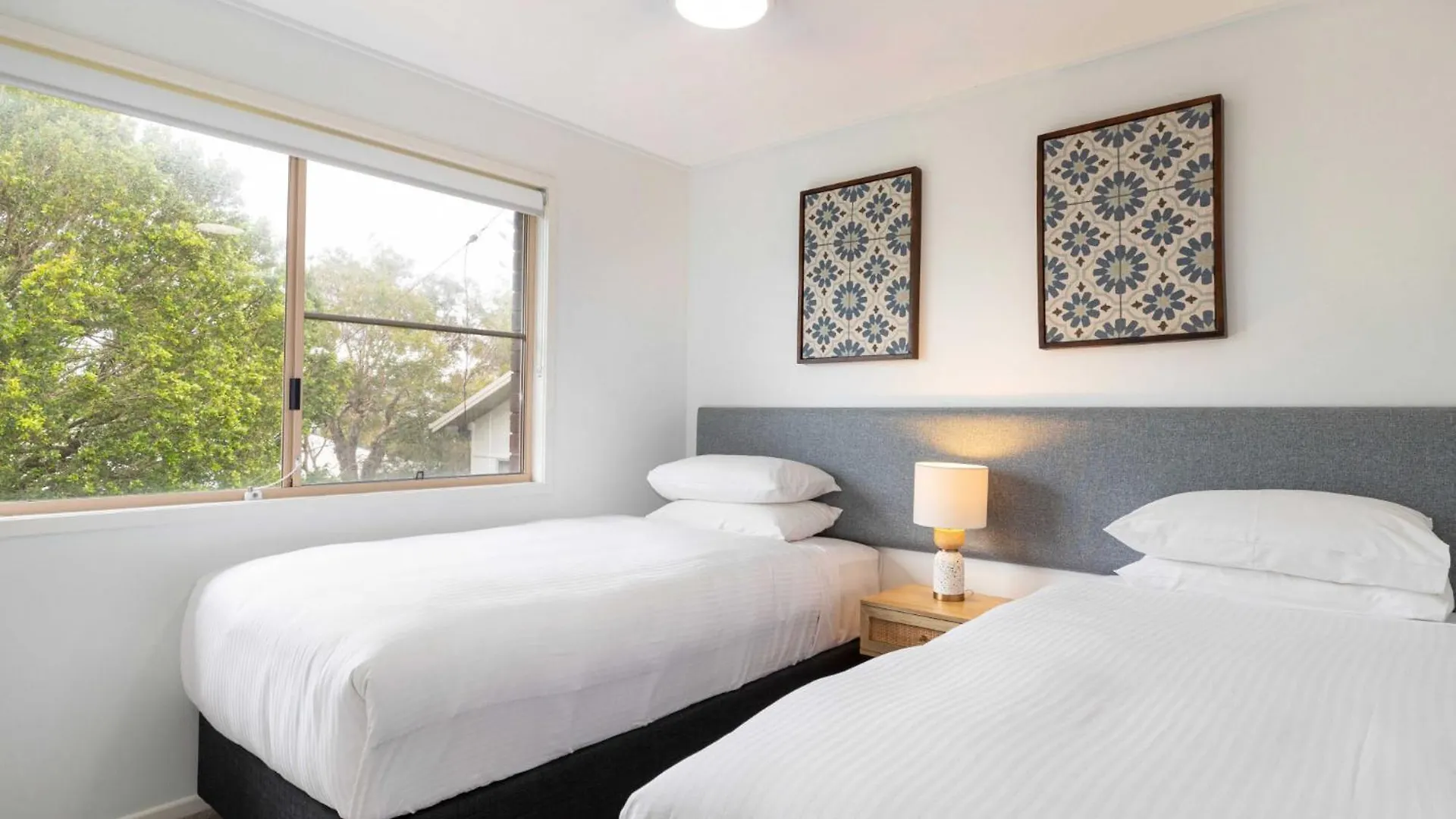 Dom wakacyjny Spacious 4-Bed House Metres From Beach Caloundra